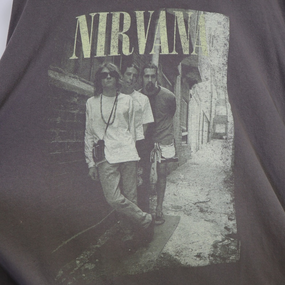 2015 Nirvana Brick Wall Alley Photo T-Shirt XL Grunge Rock Faded Charcoal Grey - Picture 2 of 11